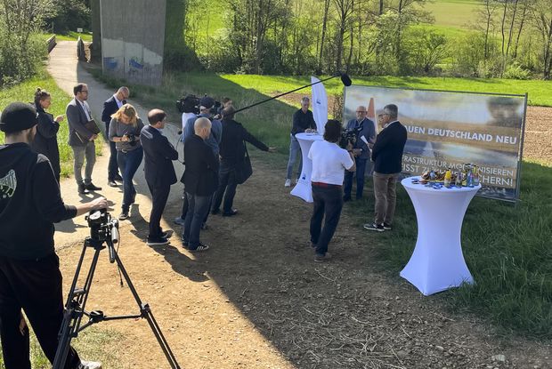 Austausch mit Vertretern der Medien Austausch mit Vertretern der Medien