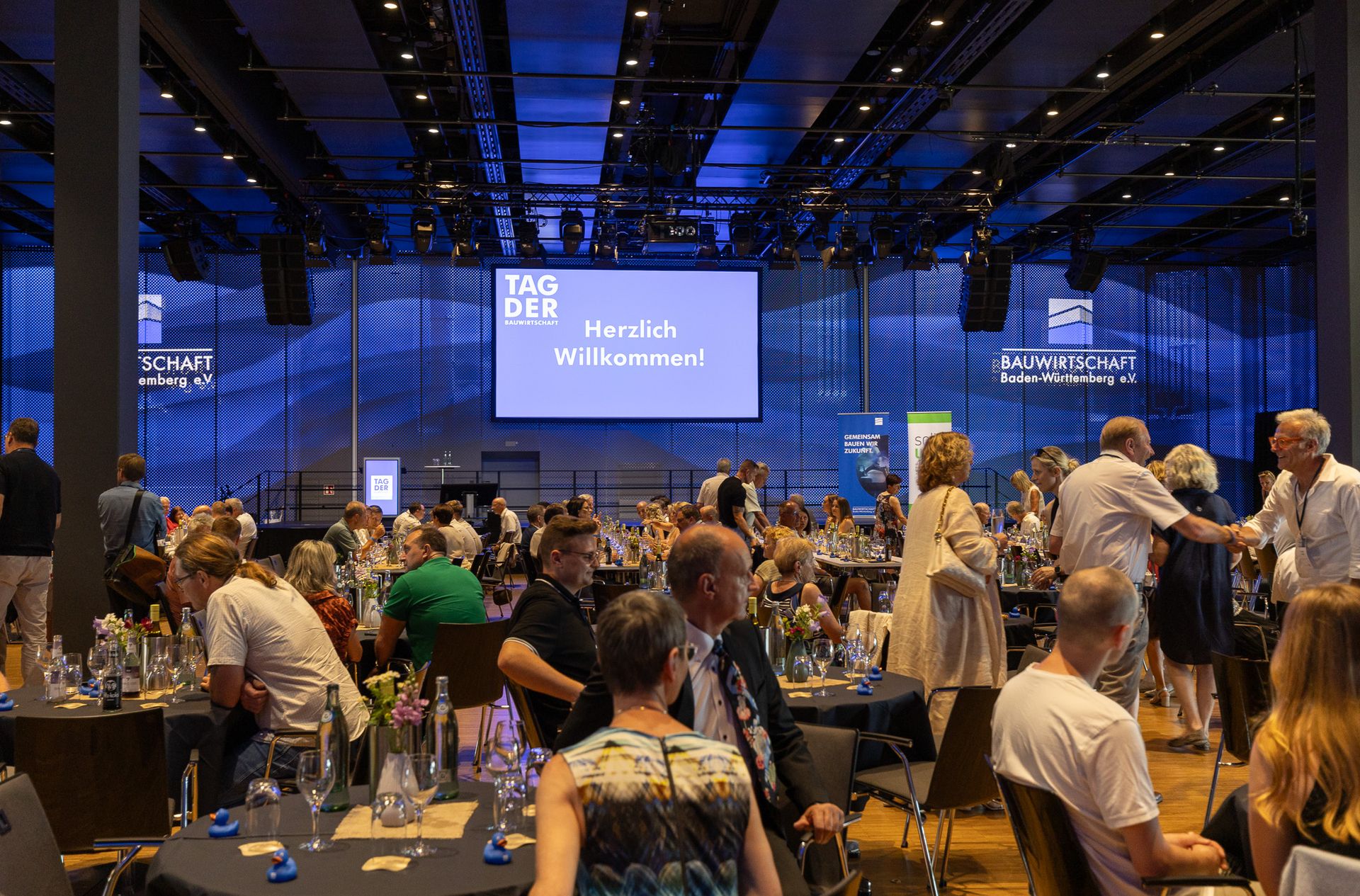 Tag der Bauwirtschaft 2026 Impressionen vom Tag der Bauwirtschaft: Begegnungen, Austausch und spannende Einblicke in die Branche.