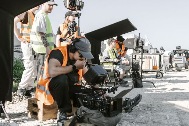 Filmdreh_Infrastruktur_Stuttgart-09 Filmdreh auf einer Baustelle am Stuttgarter Flughafen zur Kampagne "Wir bauen Deutschland neu"