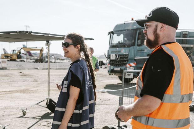 Filmdreh_Infrastruktur_Stuttgart-08 Filmdreh auf einer Baustelle am Stuttgarter Flughafen zur Kampagne "Wir bauen Deutschland neu"