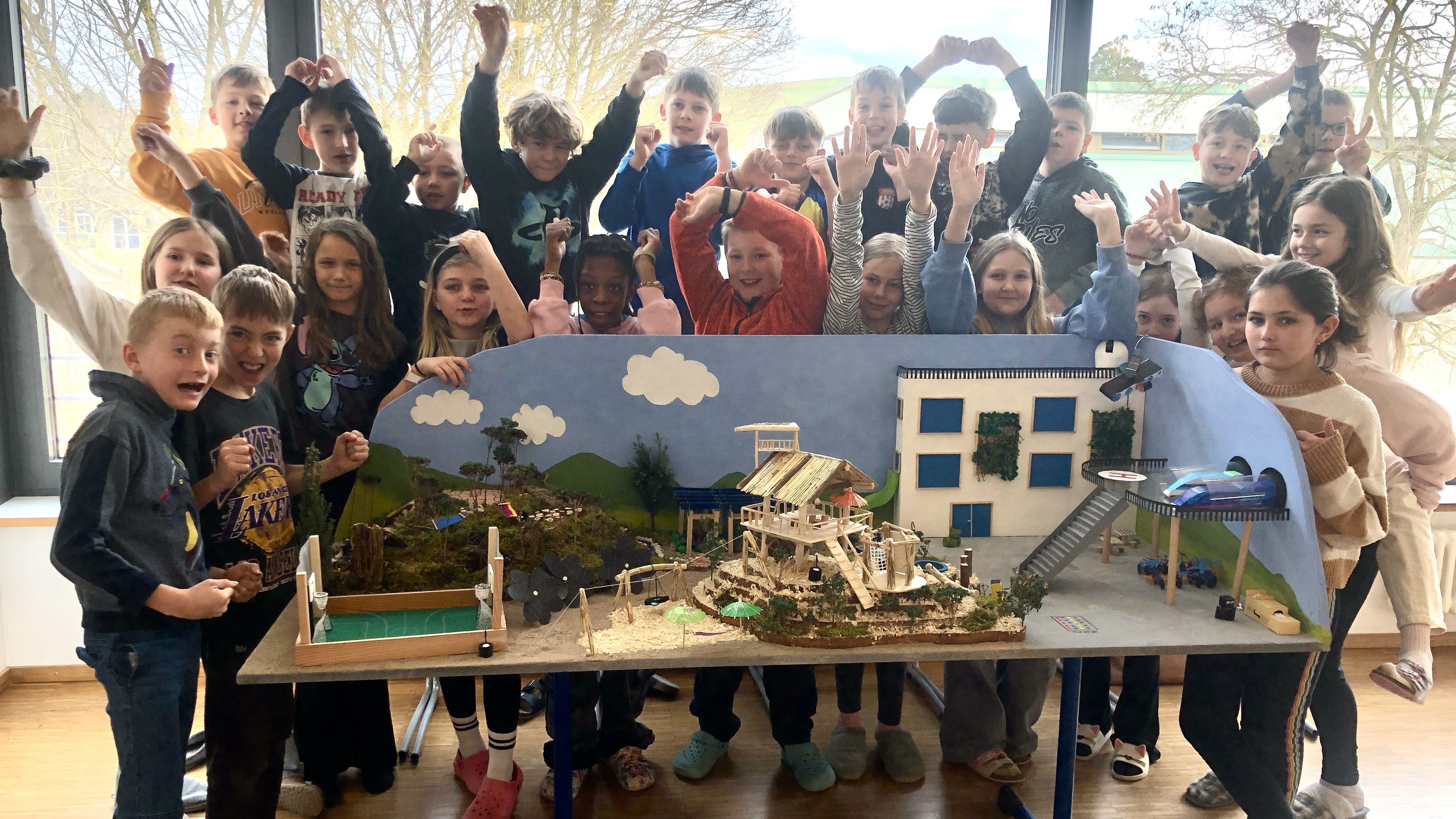Die Jengaschule aus Ehrenkirchen holt den 1. Paltz beim Schulwettbewerb "BauKids Next Generation"