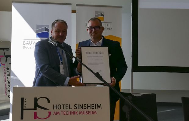 Tag der Bauwirtschaft 2025 - Delegiertenversammlung Ehrung der Leonhard Weiss GmbH Co. KG zum 125. Jubiläum.