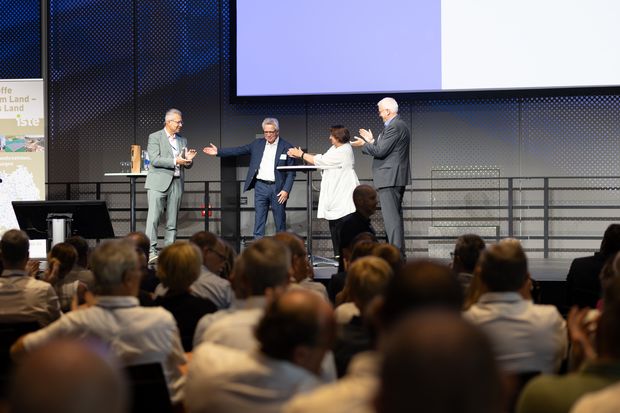 Tag der Bauwirtschaft 2026 Impressionen vom Tag der Bauwirtschaft: Begegnungen, Austausch und spannende Einblicke in die Branche.