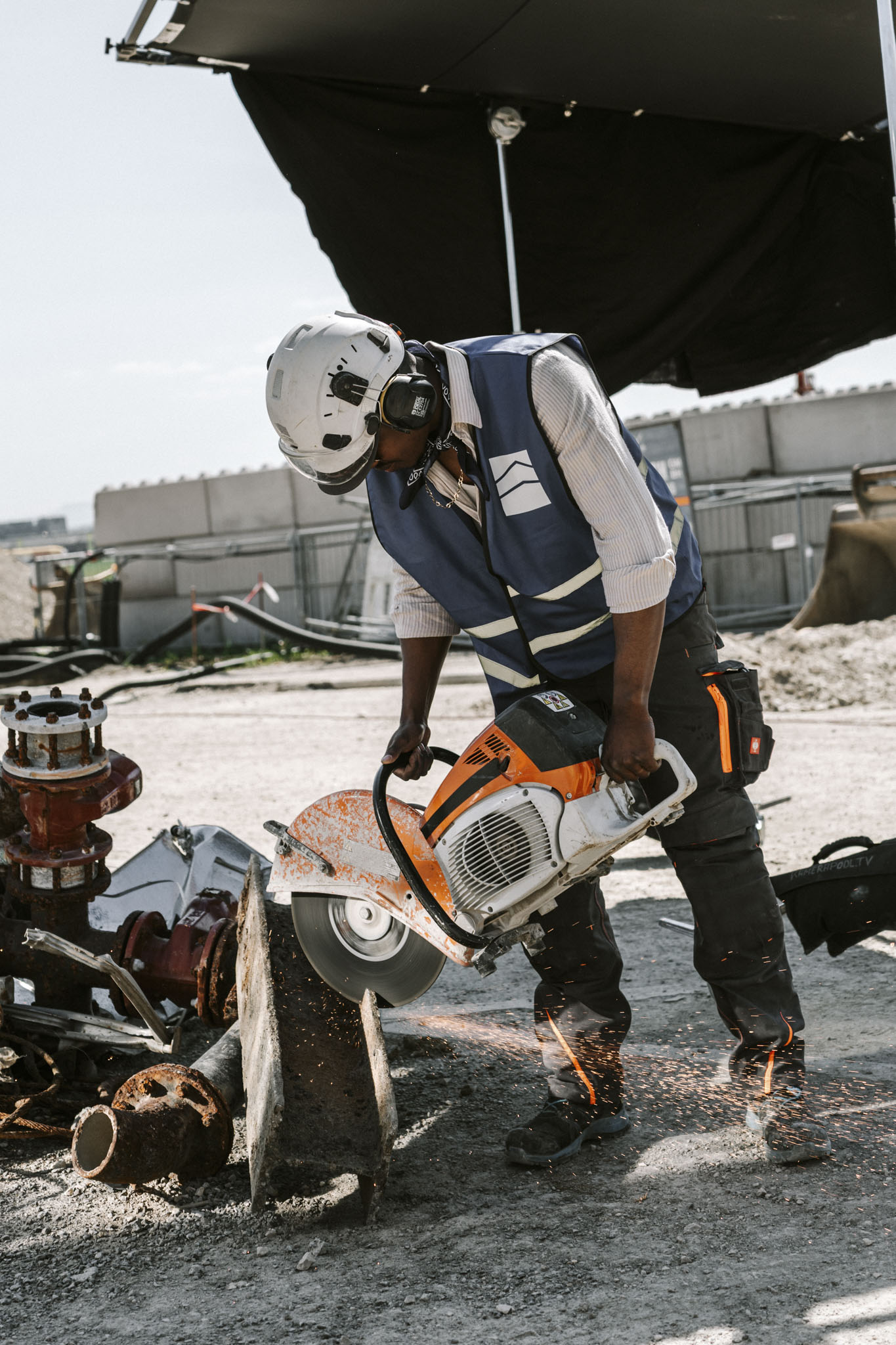 Filmdreh_Infrastruktur_Stuttgart-01 Filmdreh auf einer Baustelle am Stuttgarter Flughafen zur Kampagne "Wir bauen Deutschland neu"
